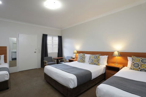 Cadman Motor Inn And Apartments - Accommodation Noosa 2