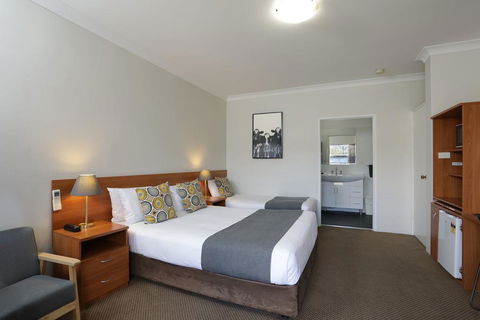 Cadman Motor Inn And Apartments - Accommodation Noosa 1