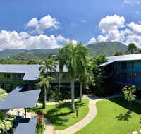 Cairns Adventure Lodge - Cook your own meals in your private Kitchen includes Dishwasher Washing Machine - Accommodation Noosa