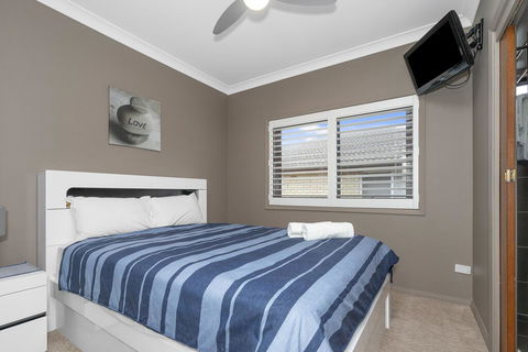 Calypso, Unit 5 - The Entrance - Accommodation Noosa 3