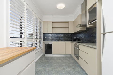 Calypso, Unit 5 - The Entrance - Accommodation Noosa 2