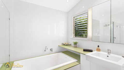 Campbell Cove - 60 Campbell Avenue - Accommodation Noosa 1