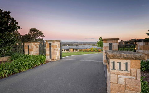 Canberra Luxury Estate - Accommodation Noosa 1