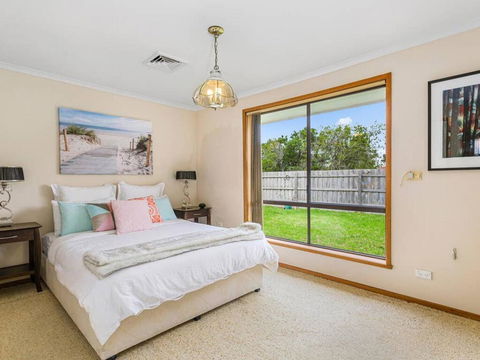 CAPEL Family Home, Large Yard, Close To Beach - Accommodation Noosa 2
