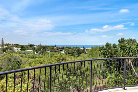 Captain's Retreat - Accommodation Noosa 2