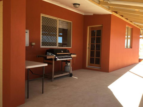 Caretakers Cottage Budget Accommodation - Accommodation Noosa 0