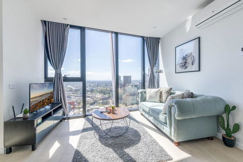 CBD & Garden View Stylish 1 Bedroom Apt @Avant - Accommodation Noosa 1