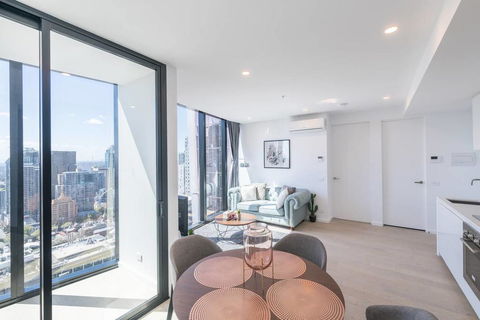 CBD & Garden View Stylish 1 Bedroom Apt @Avant - Accommodation Noosa 3