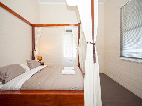 CBD Holiday Home - Accommodation Noosa 2