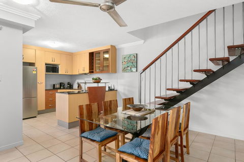 Chic City Apartment With Waterfront Views - Accommodation Noosa 3