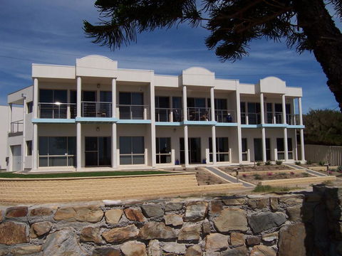 Christies Seahorse Holiday Townhouses - Accommodation Noosa 0