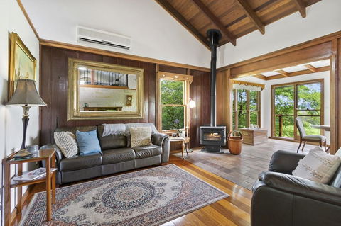 CHRISTOPHERS COTTAGE - Accommodation Noosa 1