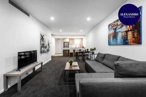 CITY APARTMENT And FREE CITY TOUR BUS NEARBY - Accommodation Noosa 0