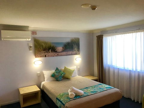 Cleveland Bay Air Motel - Accommodation Noosa 1
