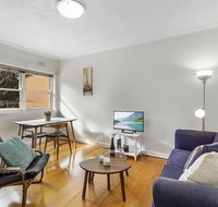 Comfy one-bedroom unit between city and airport - Accommodation Noosa