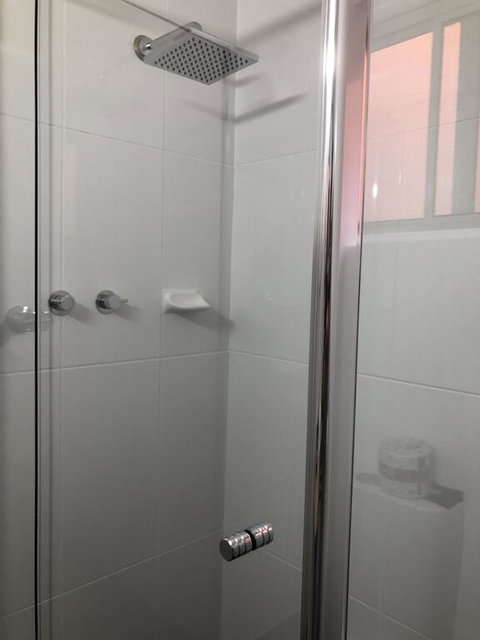 Commodore Motor Inn - Accommodation Noosa 1