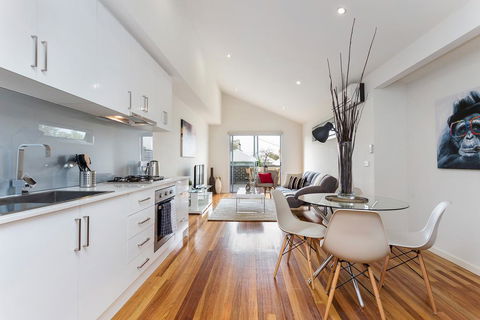 Complete Host Richmond Townhouse Collection - Accommodation Noosa 0