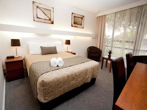 Connells Motel & Serviced Apartments - Accommodation Noosa 2