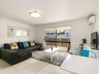 Contemporary 2 Bedroom Beachfront Apartment