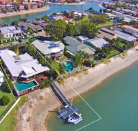 Coorumbong 16 - 5 BDRM Canal Home with Pool - Accommodation Noosa