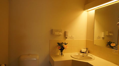 Country Motor Inn - Accommodation Noosa 0