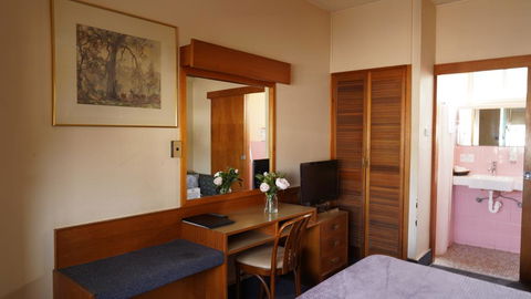Country Motor Inn - Accommodation Noosa 2