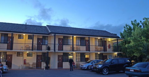 Country Plaza Motel - Accommodation Noosa 1