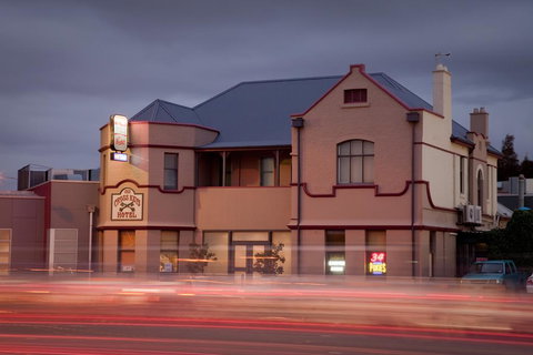 Cross Keys Hotel - Accommodation Noosa 1