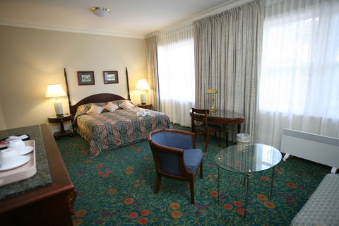 Darcy's Hotel - Accommodation Noosa 1