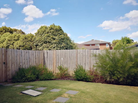 Delicate And Peaceful Bundoora Townhouse 20-R3 - Accommodation Noosa 1