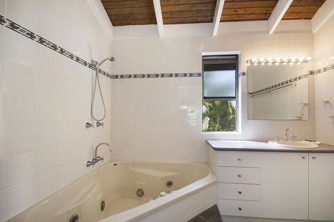 Descola 10 - Accommodation Noosa 3