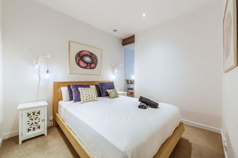 Elegant 1 Bed 1 Bath & Free Parking - Accommodation Noosa 3