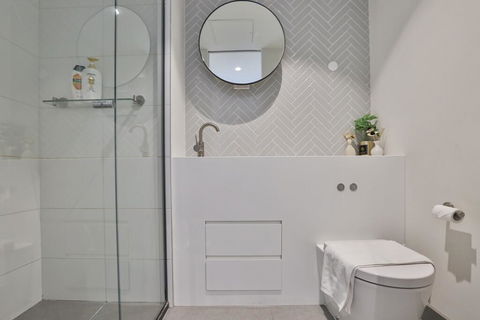 EQ TOWER Melbourne CBD APT - Accommodation Noosa 3