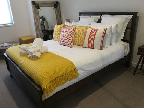 Executive Mansion, Spring Racing, Melbourne Cup - Accommodation Noosa 2