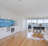 Four Kings Apartment - Deluxe 2br 3 - Accommodation Noosa