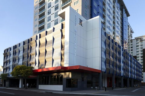 H On Mitchell Apartment Hotel - Accommodation Noosa 0