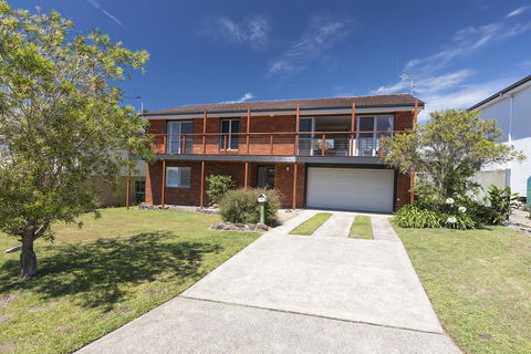 HAMPTONS - Accommodation Noosa 0