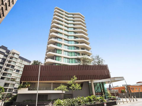 HARBOURSIDE- Hosted By: L'Abode Accommodation - Accommodation Noosa 3