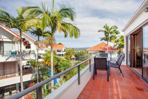 Haven On Noosa Hill - Sunset Views, Pools, Spa - Accommodation Noosa 1