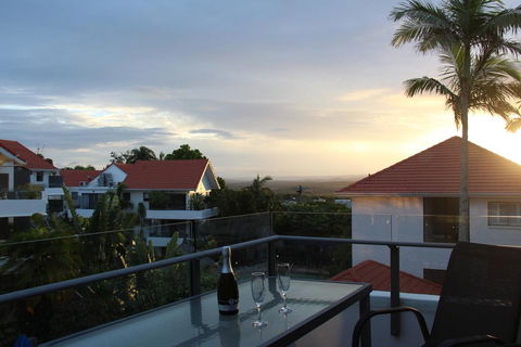 Haven On Noosa Hill - Sunset Views, Pools, Spa - Accommodation Noosa 2