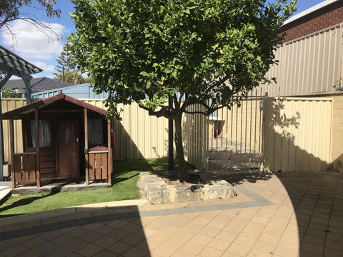Hillarys Family Holiday Home - Accommodation Noosa 3