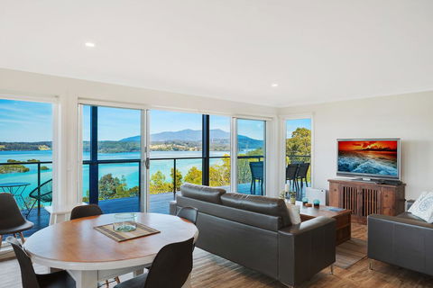 Hillcrest Views Of Wagonga - Accommodation Noosa 1