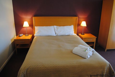 Horse & Jockey Hotel Motel - Accommodation Noosa 1