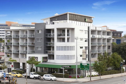 Hotel Chino - Accommodation Noosa 2