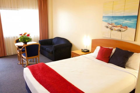 Karinga Motel, SureStay Hotel By Best Western - Accommodation Noosa 3