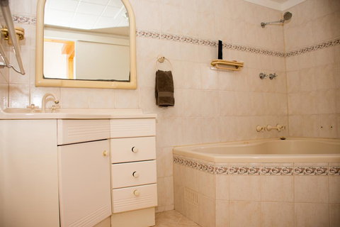 Kimba Travellers' Haven - Accommodation Noosa 1