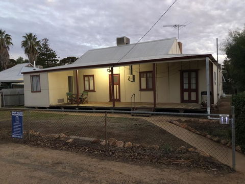 King Of The Cross - Work, Holiday Or Stop Overs - Accommodation Noosa 0