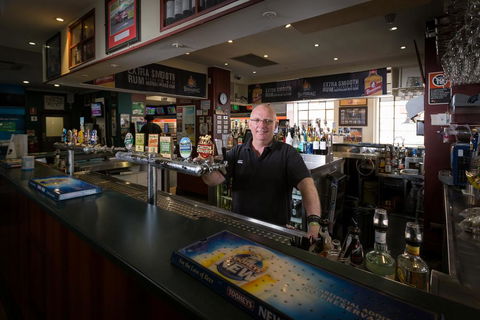 Knickerbocker Hotel - Accommodation Noosa 2