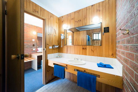 Kookaburra Motor Lodge - Accommodation Noosa 1