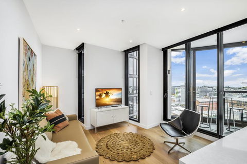 KOZYGURU FORTITUDE VALLEY DESIGNER GRADE 2 BED APT FREE PARKING QFV179-1401 - Accommodation Noosa 3